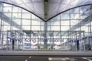 Cảnh sát Hong Kong phát hiện bé sơ sinh bị bỏ rơi tại sân bay