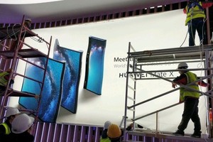 Smartphone màn hình gập Huawei Mate X lộ ảnh banner trước thềm ra mắt