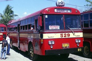 Lính Philippines bắt giữ 35 con tin trên xe bus