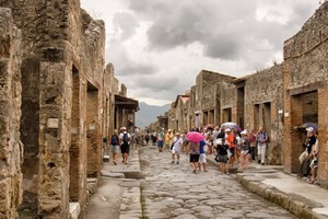 Bên trong thành phố cổ Pompeii bị núi lửa chôn vùi