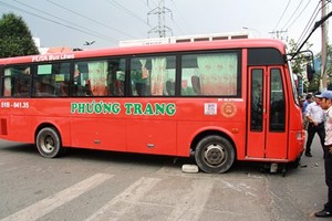 Xe Phương Trang lại tông người văng xa cả chục mét