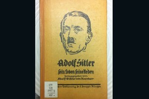 Lộ mánh khóe ca tụng bản thân của trùm phát xít Hitler 