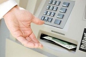 Hàng loạt ATM ở châu Âu, châu Á nhả tiền cho tội phạm