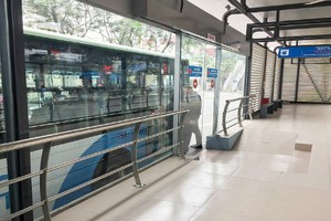 Trải nghiệm xe buýt nhanh BRT tại Hà Nội trong ngày đầu năm 2017