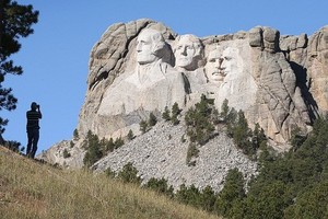 Sự thật ít biết về ngọn núi Rushmore nổi tiếng thế giới