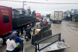 Máy bay đến Nha Trang phải hạ cánh ở TP.HCM vì áp thấp nhiệt đới