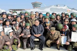 Hình ảnh ông Kim Jong Un thị sát tập trận ở Triều Tiên