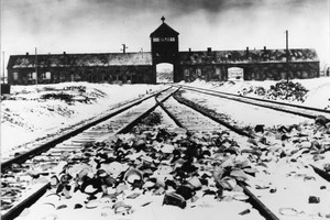 Vì sao quân đồng minh không ném bom trại Auschwitz của Hitler?