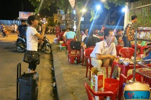 "Hung thần karaoke" và nỗ lực của TP.HCM về việc ca hát văn minh