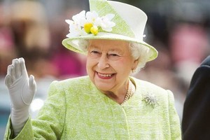 Hé lộ thói quen buổi sáng của Nữ hoàng Anh Elizabeth II