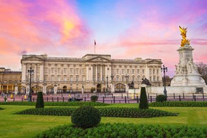 Những điều đặc biệt xảy ra ở cung điện Buckingham nổi tiếng nước Anh