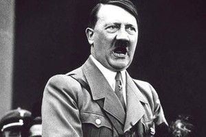 Thừa sức tiêu diệt, vì sao Anh tha mạng cho trùm phát xít Hitler? 