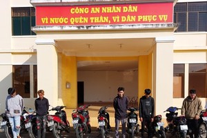 Đón lõng đoàn xe 'đi bão' trên Quốc lộ 1A