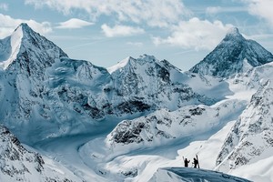 Sông băng tan chảy trên đỉnh Alps, bất ngờ lộ ra loạt hài cốt 