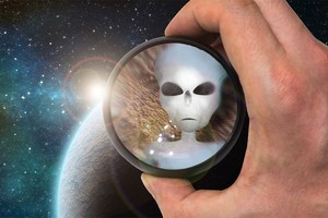 Cựu sĩ quan Mỹ tiết lộ sốc vụ tai nạn UFO chấn động bầu trời 