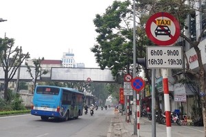 Hà Nội xem xét việc bỏ biển cấm taxi trên nhiều tuyến phố