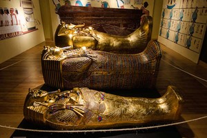 Giải mã bất ngờ 3 lớp quan tài của pharaoh Ai Cập Tutankhamun