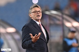 HLV Troussier: “Đội tuyển Việt Nam không có tiền đạo giỏi“