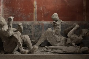 Phát hiện bất ngờ về những bộ hài cốt hóa đá ở Pompeii 