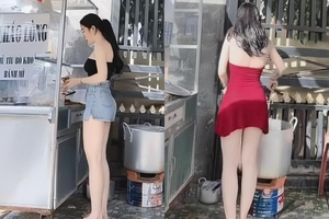 Ngắm đường cong “gây nghiện” của "hot girl bán cháo lòng"