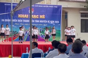 Sập mái hiên nhà văn hóa, 6 trẻ bị thương 