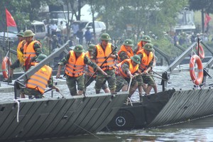 Sập cầu Phong Châu: Công binh tinh nhuệ hành quân trong đêm