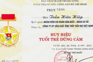 Truy tặng Huy hiệu “Tuổi trẻ dũng cảm” cho Trần Hữu Hiệp