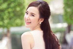 Angela Phương Trinh ngoan hiền chờ ngày trở lại showbiz