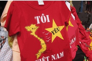 Nhiều áo thun in bản đồ Việt Nam thiếu quần đảo TS-HS