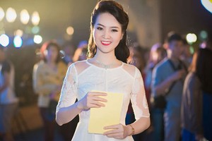 Á hậu Thụy Vân đẹp ngọt ngào cùng váy trắng