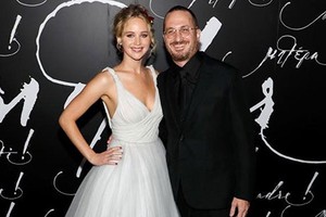 Jennifer Lawrence và bạn trai đạo diễn Darren Aronofsky đã chia tay