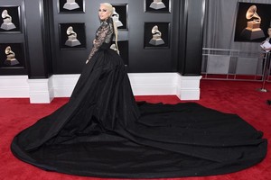 Lady Gaga và dàn sao khoe sắc trên thảm đỏ Grammy 2018