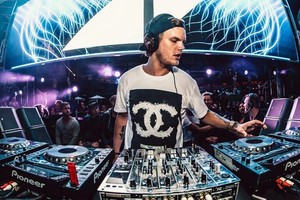 DJ nổi tiếng Avicii bất ngờ qua đời ở tuổi 28