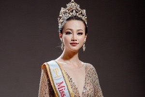 Phương Khánh thi Miss Earth, đã xinh còn “bắn” tiếng Anh như gió