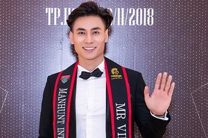 Tiết lộ về trai đẹp 6 múi dự thi Manhunt International 2018