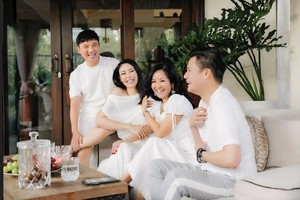 Hồng Nhung tươi rói gặp gỡ hội bạn thân Hà Kiều Anh, Quang Linh