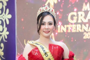 Phan Kim Oanh lập kỳ tích, tiếp tục giữ vương miện Mrs Grand International