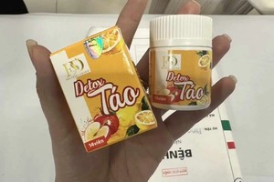 Uống Detox Táo giảm cân, người phụ nữ mất thị lực, tổn thương não