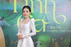 Diệu Hà cùng ê-kíp mang đàn Piano nửa tấn lên núi quay MV