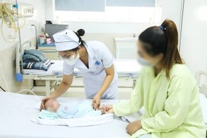 Tình hình sức khỏe của bé trai sơ sinh bị sặc sữa