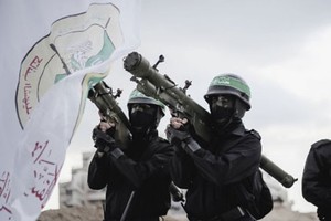  Quân Hamas Palestin “khoe” tên lửa SA-7 dọa Ai Cập