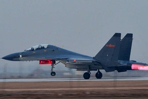 Viếng thăm căn cứ tiêm kích Su-30MKK Trung Quốc 