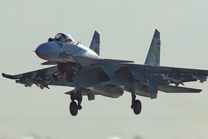 Tiêm kích hạm Su-33 Nga “áp sát” Ukraine