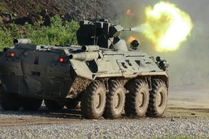 Sức mạnh ghê gớm của xe bọc thép BTR-82A càn quét IS