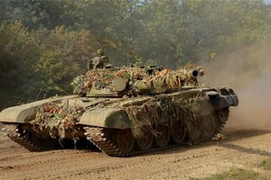 Cận cảnh “báu vật” xe tăng T-72 Hungary tập trận với Mỹ