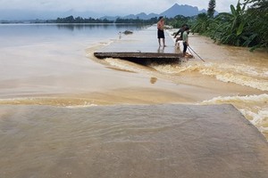 Hà Nội: Vỡ đê sông Bùi, huyện Chương Mỹ