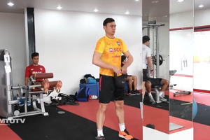 Video: Đặng Văn Lâm tập gym cùng đồng đội ở Muangthong United