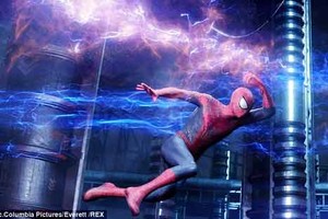 Bé trai 5 tuổi nhảy từ tầng 19 vì không được xem Spider man