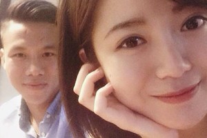 Hot girl fan MU “hẹn hò” đội trưởng U23 Việt Nam?