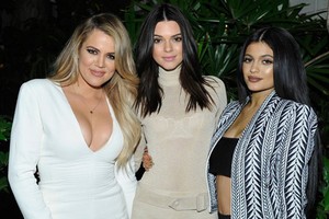 Học lỏm 15 bí quyết giảm cân của chị em nhà Kardashians